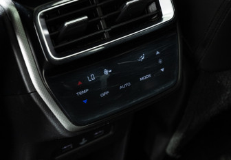 Подержанный автомобиль Geely Okavango 2023 года (22 фото)