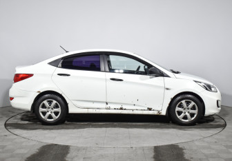 Подержанный автомобиль Hyundai Solaris Sedan 2012 года (4 фото)