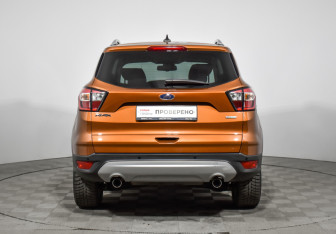 Подержанный автомобиль Ford Kuga 2017 года (6 фото)