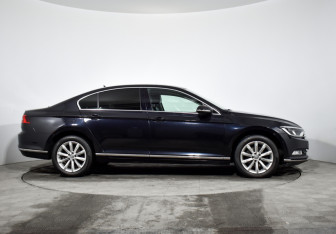 Подержанный автомобиль Volkswagen Passat Sedan 2018 года (4 фото)