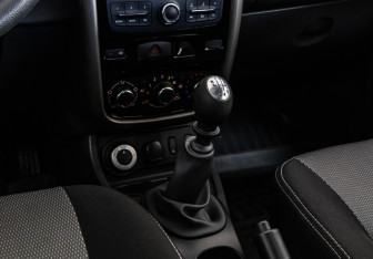 Подержанный автомобиль Renault Duster 2014 года (11 фото)