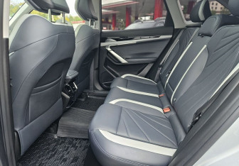 Подержанный автомобиль Geely Atlas 2024 года (12 фото)