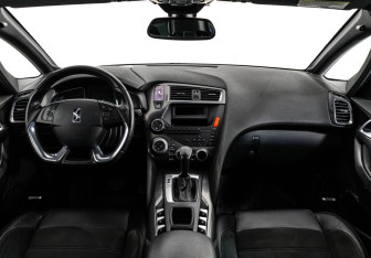 Подержанный автомобиль Citroen DS5 2012 года (10 фото)