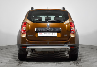 Подержанный автомобиль Renault Duster 2012 года (6 фото)