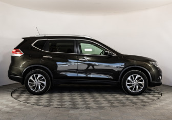 Подержанный автомобиль Nissan X-Trail 2016 года (4 фото)