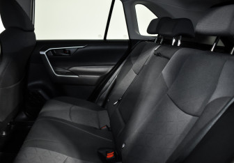 Подержанный автомобиль Toyota RAV4 2020 года (12 фото)