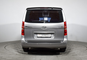 Подержанный автомобиль Hyundai Grand Starex 2010 года (6 фото)