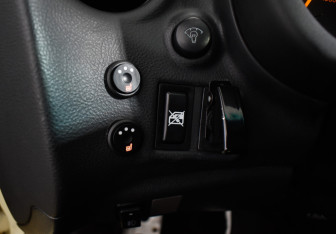 Подержанный автомобиль Toyota Celica Liftback 2002 года (17 фото)