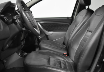 Подержанный автомобиль Renault Duster 2017 года (10 фото)