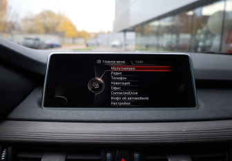 Подержанный автомобиль BMW X5 2013 года (23 фото)