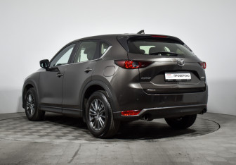 Подержанный автомобиль Mazda CX-5 2017 года (7 фото)
