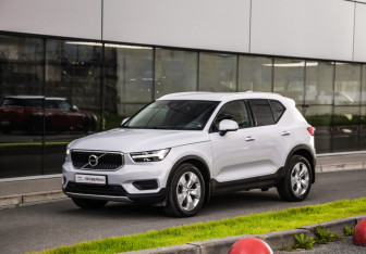 Подержанный автомобиль Volvo XC40 2019 года (3 фото)