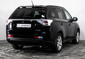 Подержанный автомобиль Mitsubishi Outlander 2013 года (5 фото)