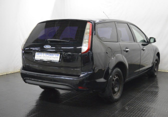 Подержанный автомобиль Ford Focus Wagon 2010 года (5 фото)