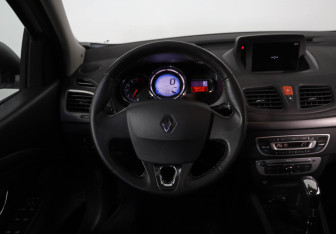 Подержанный автомобиль Renault Megane Hatchback 2014 года (9 фото)