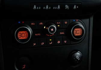 Подержанный автомобиль Nissan Qashqai 2007 года (14 фото)