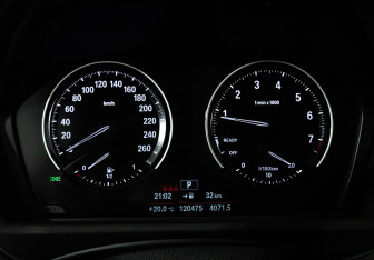 Подержанный автомобиль BMW X1 2021 года (12 фото)