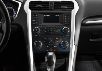 Подержанный автомобиль Ford Mondeo Sedan 2015 года (14 фото)