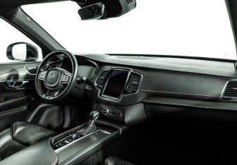 Подержанный автомобиль Volvo XC90 2017 года (9 фото)