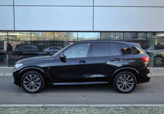 Подержанный автомобиль BMW X5 2020 года (8 фото)