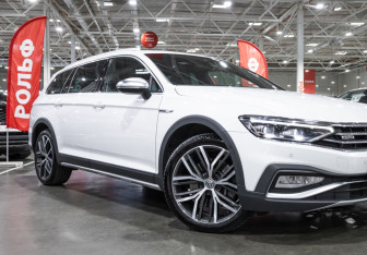 Подержанный автомобиль Volkswagen Passat Wagon 2019 года (9 фото)