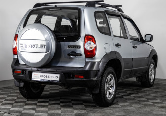 Подержанный автомобиль Chevrolet Niva 2014 года (5 фото)