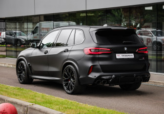 Подержанный автомобиль BMW X5 M 2021 года (8 фото)