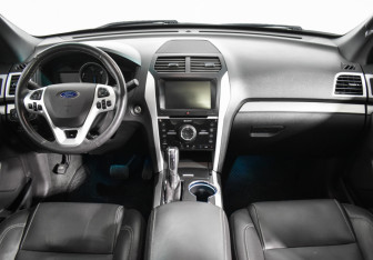 Подержанный автомобиль Ford Explorer 2014 года (15 фото)