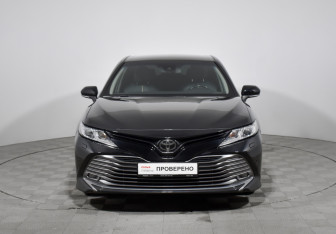 Подержанный автомобиль Toyota Camry Sedan 2019 года (2 фото)