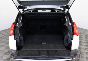 Подержанный автомобиль Peugeot 3008 2011 года (17 фото)