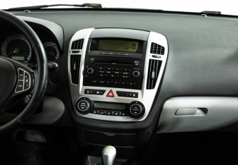 Подержанный автомобиль Kia Ceed Wagon 2008 года (14 фото)