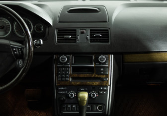 Подержанный автомобиль Volvo XC90 2008 года (14 фото)