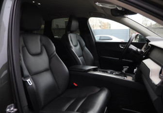 Подержанный автомобиль Volvo XC60 2018 года (10 фото)