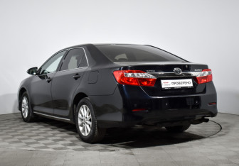 Подержанный автомобиль Toyota Camry Sedan 2013 года (7 фото)