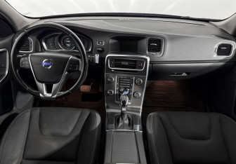 Подержанный автомобиль Volvo S60 2013 года (14 фото)