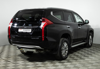 Подержанный автомобиль Mitsubishi Pajero Sport 2017 года (5 фото)