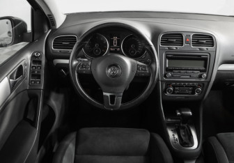 Подержанный автомобиль Volkswagen Golf Hatchback 2009 года (11 фото)