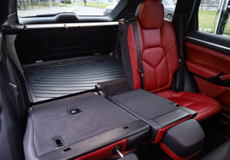 Подержанный автомобиль Porsche Cayenne 2016 года (31 фото)