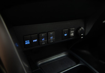Подержанный автомобиль Toyota RAV4 2017 года (18 фото)