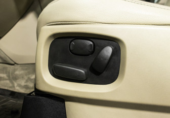 Подержанный автомобиль Land Rover Discovery 2015 года (16 фото)