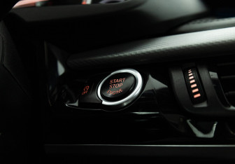 Подержанный автомобиль BMW X5 2017 года (24 фото)