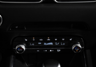Подержанный автомобиль Mazda CX-5 2021 года (17 фото)