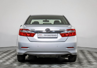 Подержанный автомобиль Toyota Camry Sedan 2014 года (6 фото)