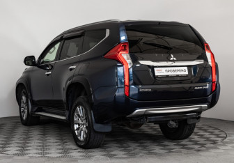 Подержанный автомобиль Mitsubishi Pajero Sport 2018 года (7 фото)