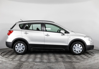 Подержанный автомобиль Suzuki SX4 Hatchback 2014 года (4 фото)