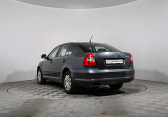 Подержанный автомобиль Skoda Octavia Liftback 2011 года (7 фото)