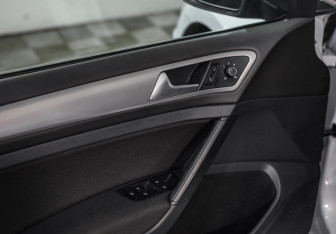Подержанный автомобиль Volkswagen Golf Hatchback 2018 года (18 фото)