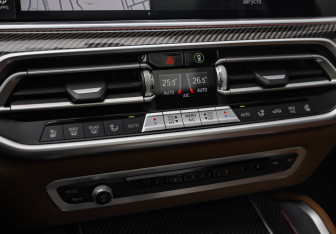 Подержанный автомобиль BMW X5 M 2021 года (23 фото)