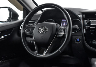 Подержанный автомобиль Toyota Camry Sedan 2020 года (15 фото)