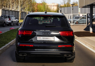 Подержанный автомобиль Audi Q7 2018 года (5 фото)